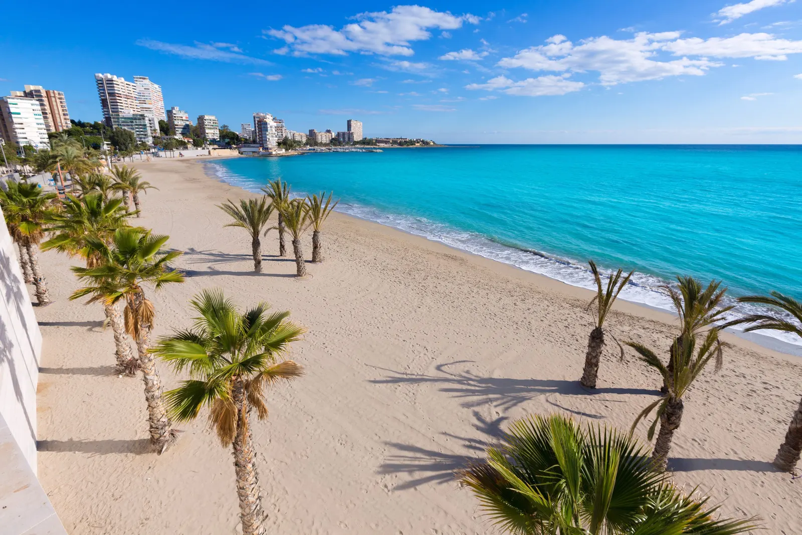 Plaże Costa Blanca czy Costa del Sol – które wybrać? Porównanie