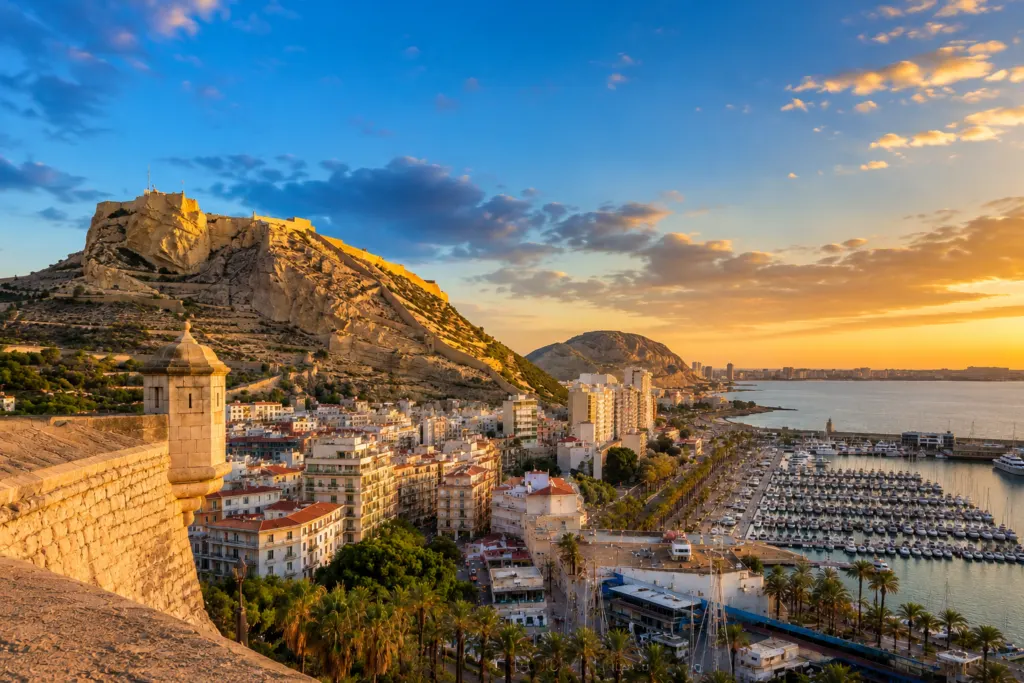 Costa Blanca oder Costa del Sol — wo kauft man besser eine Immobilie?
