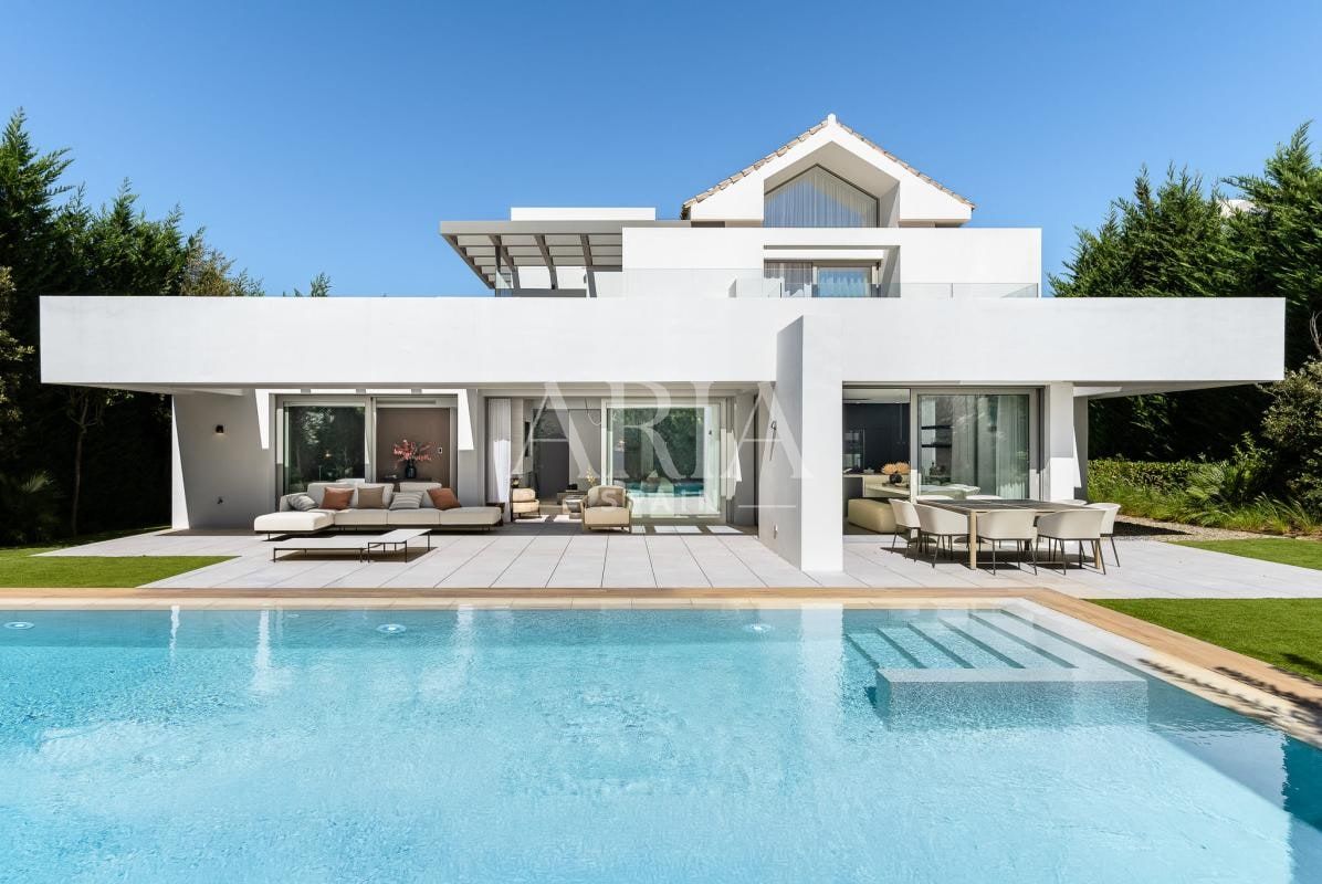 Nine In Paradise · Estepona